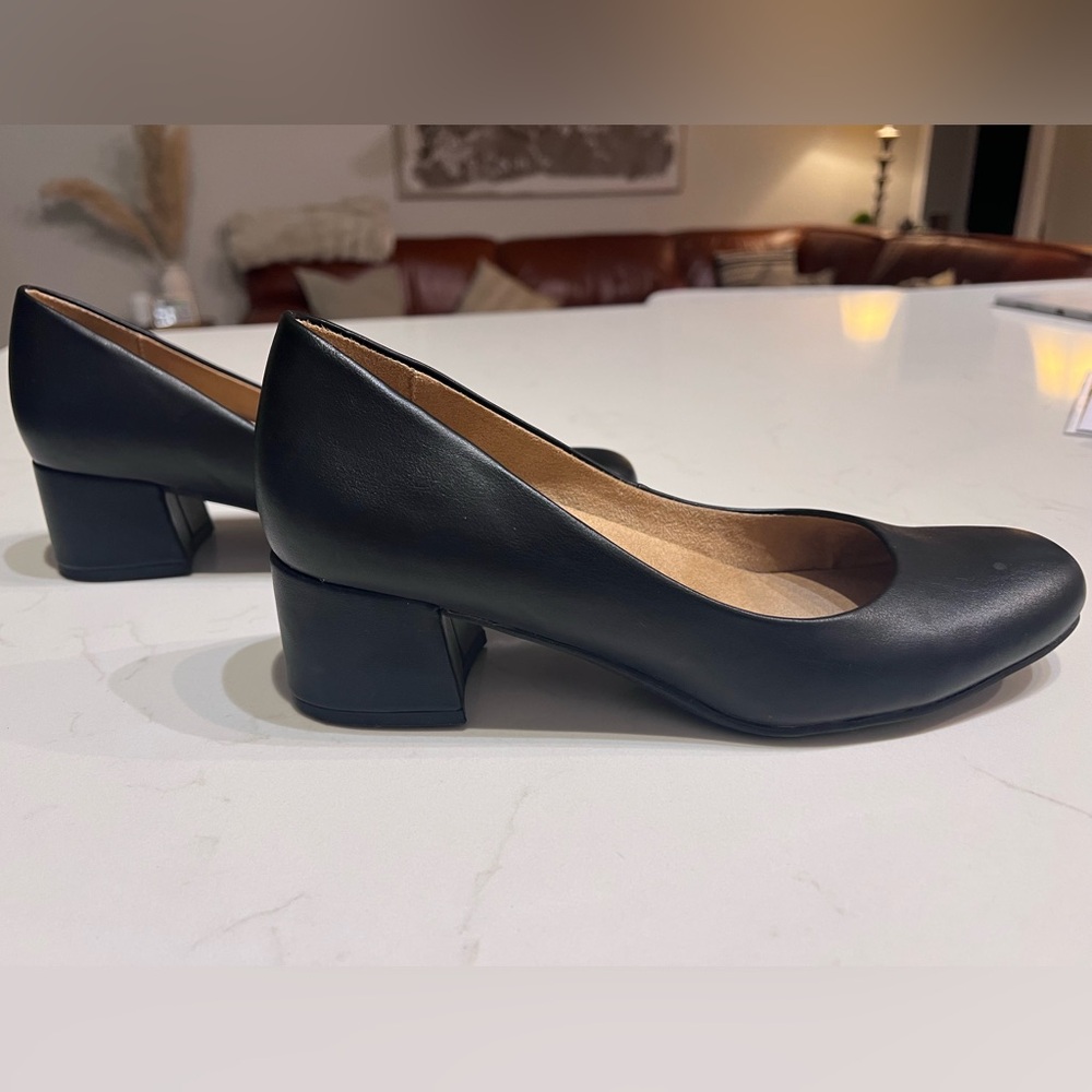 Naturalizer black heels